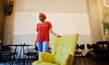 How Decor Can Influence Guest Behavior (Seating, Flow, and Overall Experience)